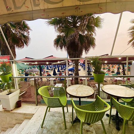 Star Apartments Durres Bagian luar foto