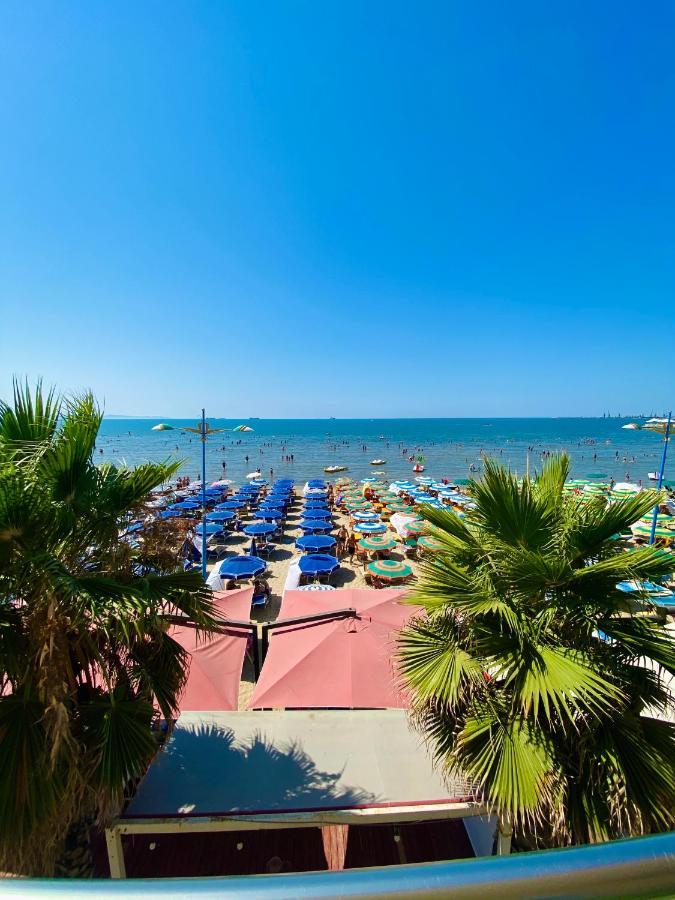 Star Apartments Durres Bagian luar foto