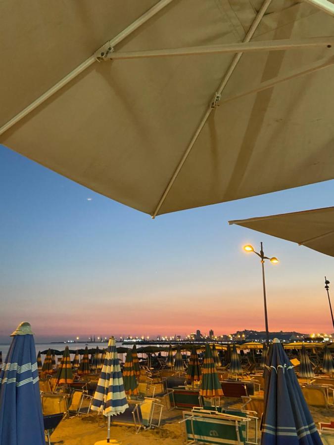 Star Apartments Durres Bagian luar foto