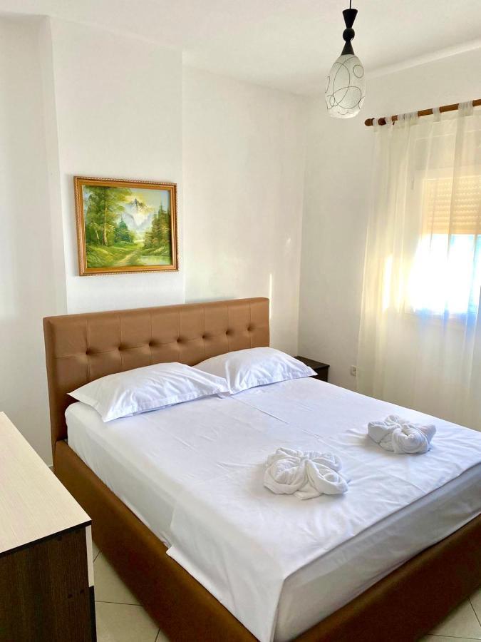Star Apartments Durres Bagian luar foto