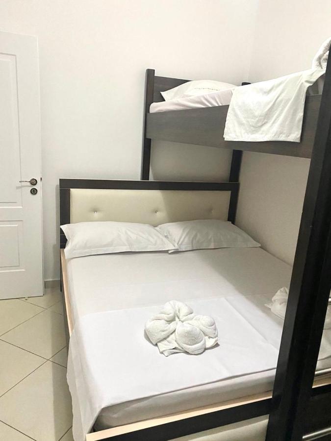 Star Apartments Durres Bagian luar foto