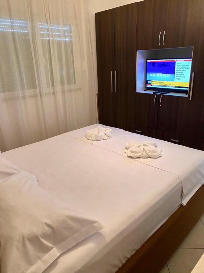 Star Apartments Durres Bagian luar foto