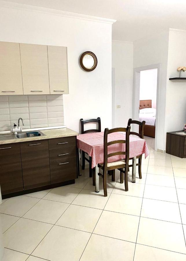 Star Apartments Durres Bagian luar foto