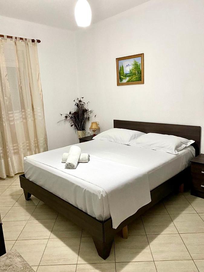 Star Apartments Durres Bagian luar foto