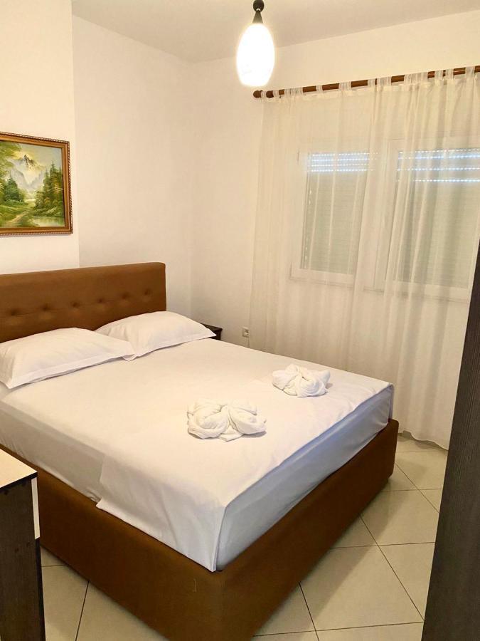 Star Apartments Durres Bagian luar foto