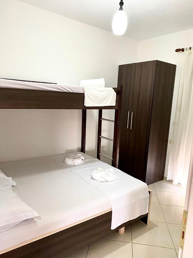 Star Apartments Durres Bagian luar foto