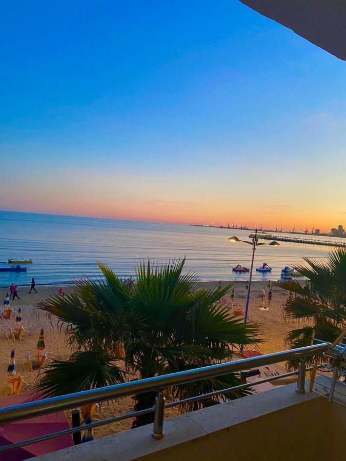 Star Apartments Durres Bagian luar foto