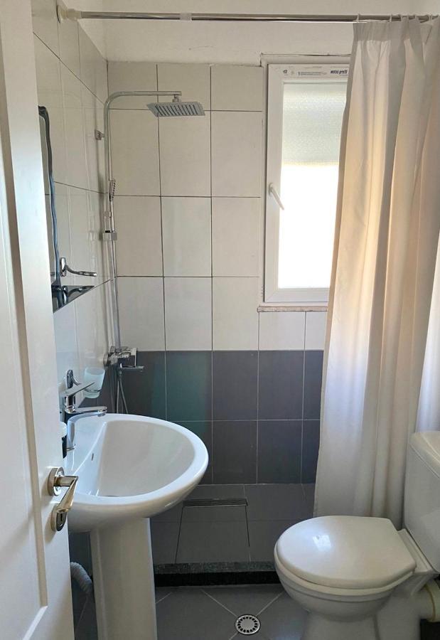Star Apartments Durres Bagian luar foto