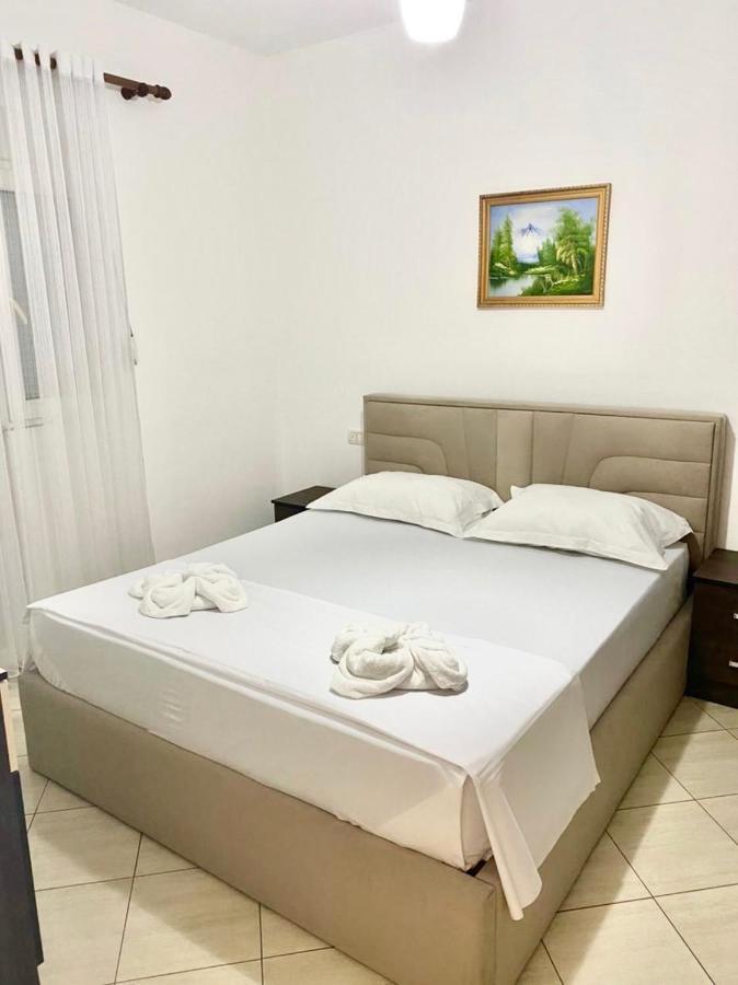 Star Apartments Durres Bagian luar foto