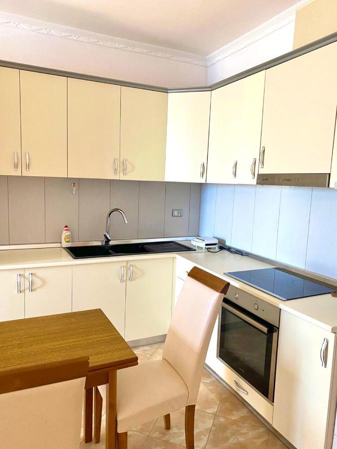 Star Apartments Durres Bagian luar foto