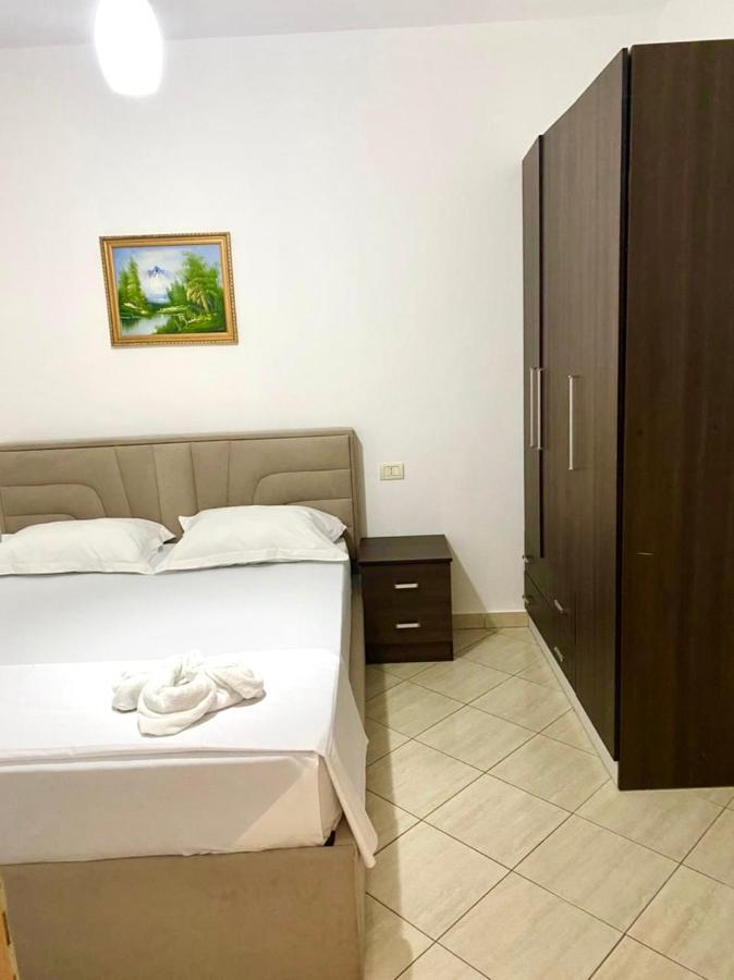 Star Apartments Durres Bagian luar foto