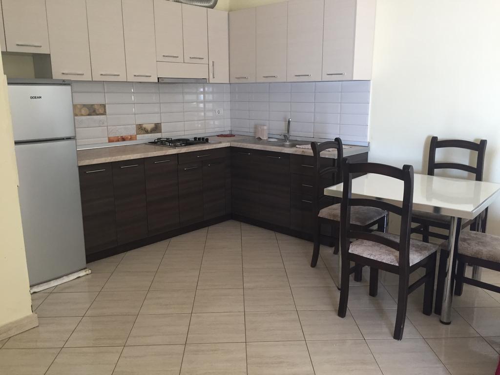 Star Apartments Durres Bagian luar foto