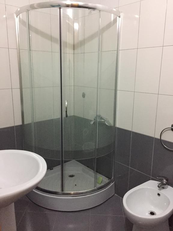 Star Apartments Durres Bagian luar foto