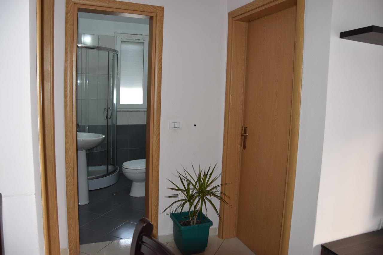 Star Apartments Durres Bagian luar foto